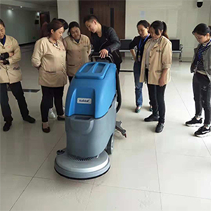 手推式洗地机为酒店清洁助力