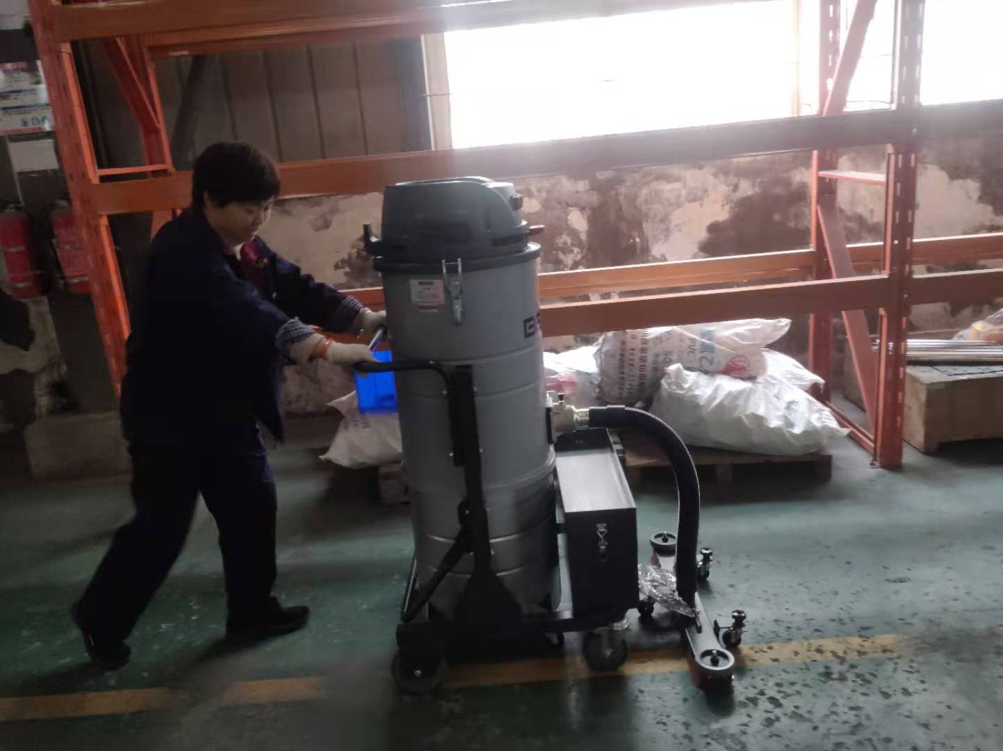 工业用粉尘防爆吸尘器的作用